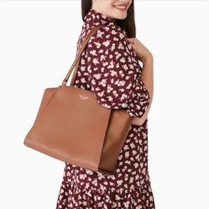 Kate Spade Brim Laptop Tote
COLOR:
Warm Gingerbread